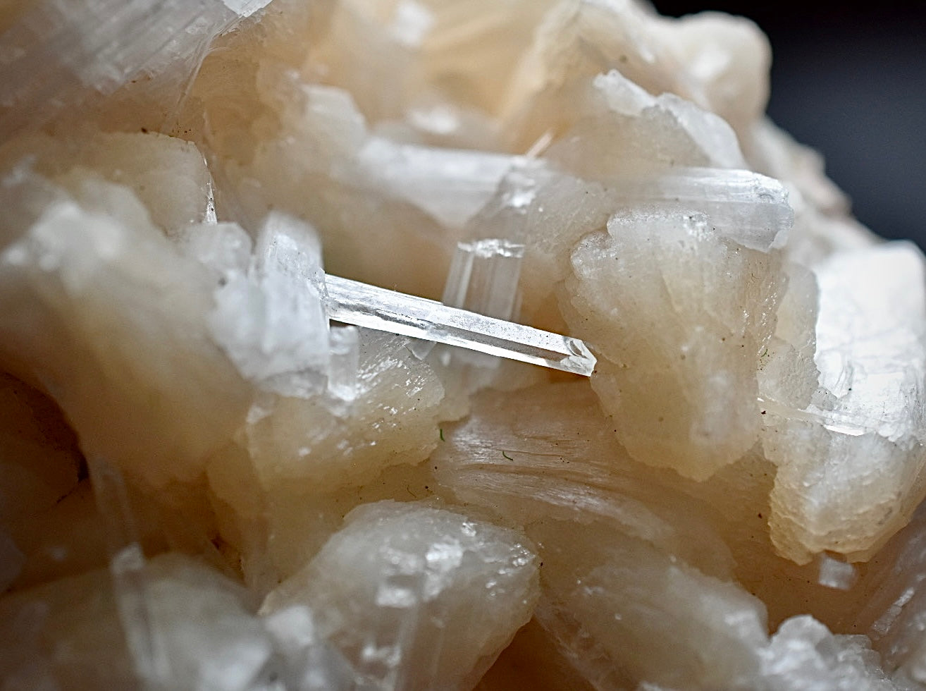 Scolecite on Peach Stilbite